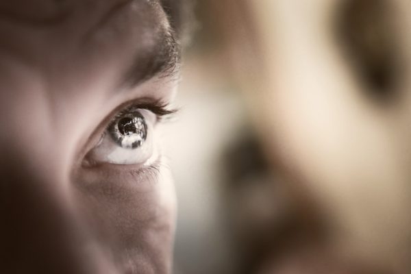 Zuckende Augenlider – meist harmlos, aber dennoch sehr störend